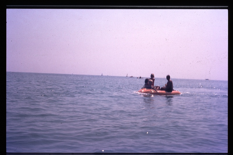 03.Bibione jul 1975 Brigitte,Marion,Peter.JPG
